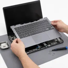 Vervangen en plaatsen van laptoptoetsenbord